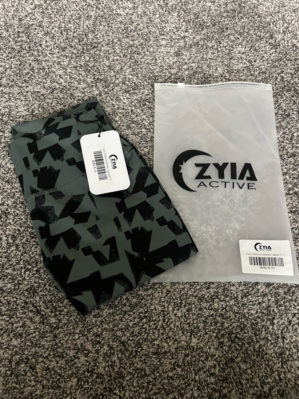 ZYIA Active Women's Green & Black Printed Leggings
